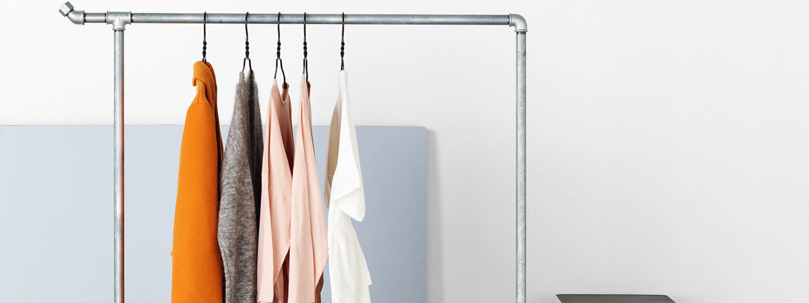 Rail discount of clothes