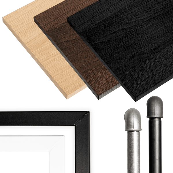 Materialmuster mit drei Holzfarbtönen und zwei Metallrohrmustern auf weißem Hintergrund zur Auswahl der Oberflächenqualität