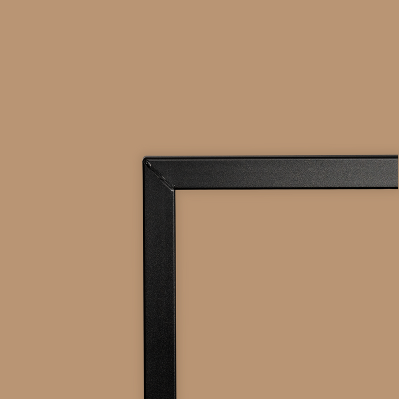 Frame Leonardo - Raccoccio di vestiti neri opachi con scaffale inferiore dall'aspetto in marmo