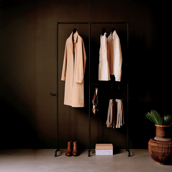 Wild Bill Elliot – Free‑Standing Clothes Rack in Black Pipes