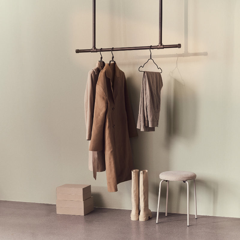 RackBuddy Chuck - Clothes rack for ceiling with side hanger