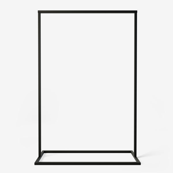 Freistehender, schwarzer Kleiderständer aus quadratischen Eisenstangen im geometrischen, modernen Design