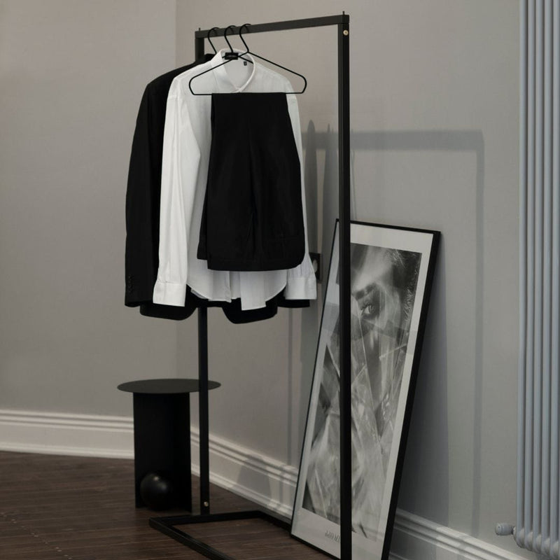 Frame Jackson - Black clothes rack with industrial, square bottom