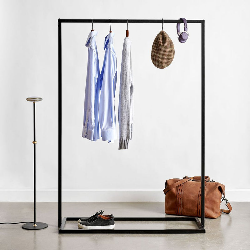 Frame Jackson Black clothes rack with industrial square bottom