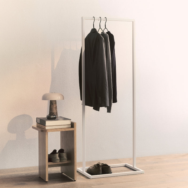 Frame Little Georgia - White clothes rack with a square bottom