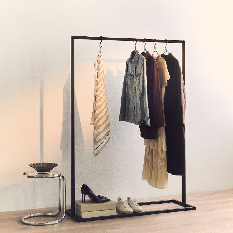 Frame Jackson - Black clothes rack with industrial, square bottom