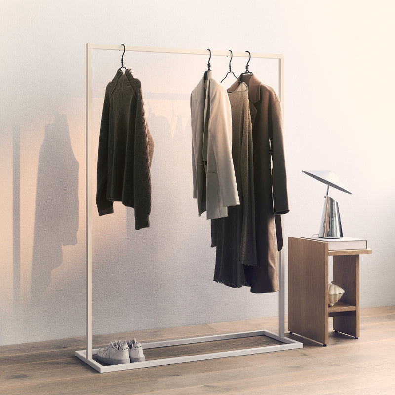 Frame Georgia - White clothes rack with industrial, square bottom